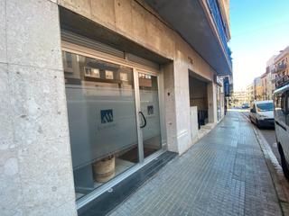 Rent Business premise in Avinguda de rius i taulet 16. Local en alquiler