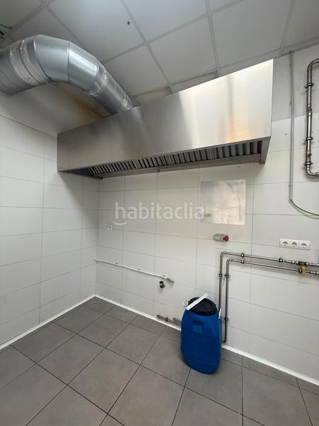 Foto bb38397f-2c93-48bc-afec-1a4c4eddd991. Alquiler local comercial en passeig de francesc macià 16 local en alquiler con salida de humos centro en Sant Cugat del Vallès
