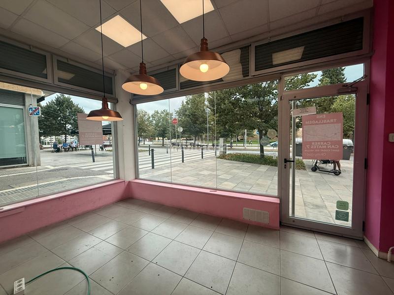 Foto f0102f1c-678f-4183-8ddb-33c3b5ee09ce. Alquiler local comercial en passeig de francesc macià 16 local en alquiler con salida de humos centro en Sant Cugat del Vallès