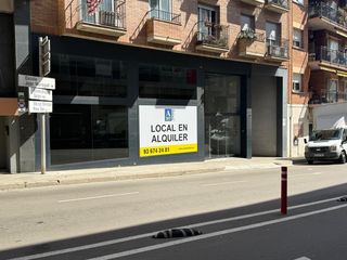 Lloguer Local Comercial a Parc Central. Local en alquiler rius i taulet