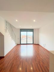 Lloguer Pis a Carrer de jacquard 85. Duplex 3 hab con balcón, terraza, parking y trastero