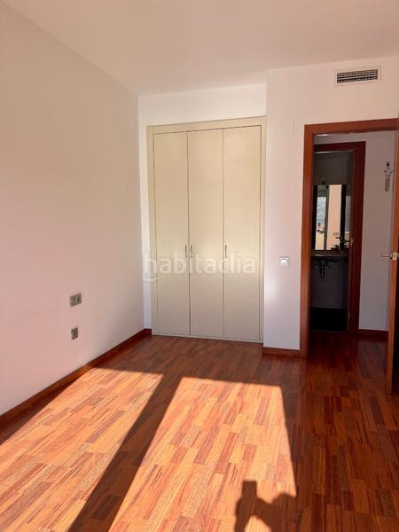 Foto 87b27ee0-48a0-48cd-b399-23d0f428a203. Rent flat in carrer de caresmar 122 in Can Feu Sabadell