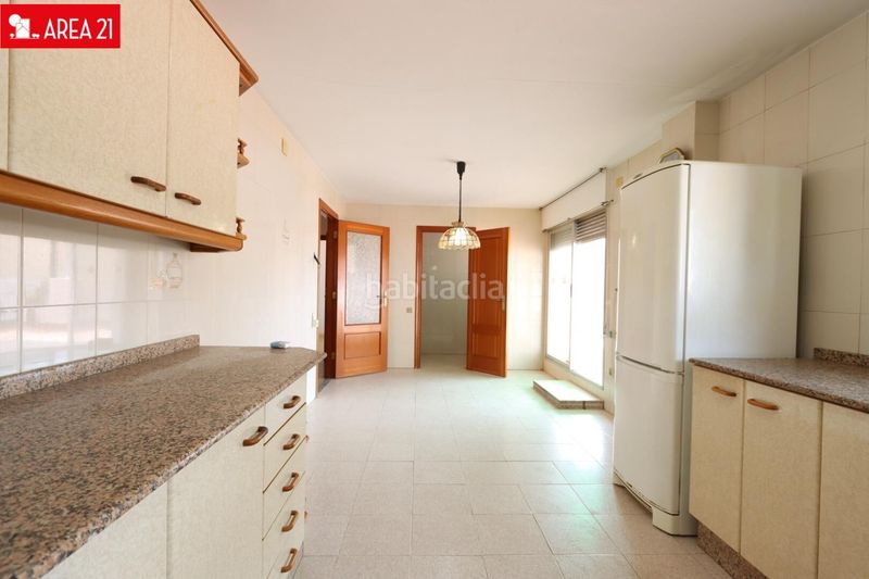 Foto e205e2dc-c14e-446f-8e3c-3e850342e16a. Edifici a Núcleo Urbano Pobla de Vallbona (la)
