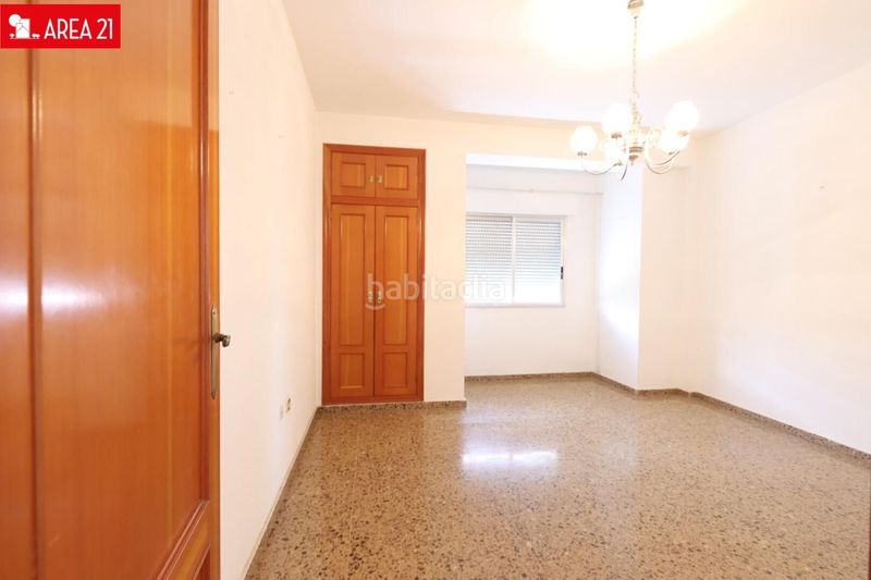 Foto ff069a8f-f7b7-482f-8d9a-50cecdeeddb7. Edifici a Núcleo Urbano Pobla de Vallbona (la)
