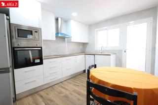 Location Appartement à Núcleo Urbano. Piso reformado en alquiler