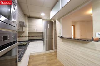 Piso en Ncleo Urbano. Impresionante piso reformado con garaje y trastero en la pobla d