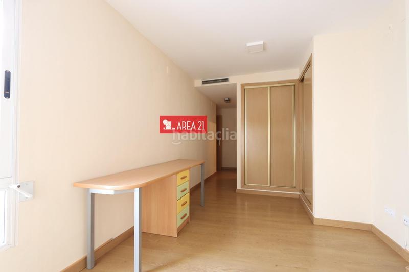 Foto 9b0d4290-afbd-4ac0-a246-abb203a8643c. Attico con parcheggio in Núcleo Urbano Pobla de Vallbona (la)