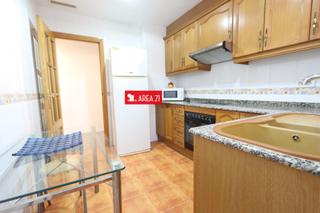 Etagenwohnung in Núcleo Urbano. Piso en planta baja con garajetrastero