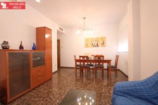 Pis a Núcleo Urbano. Piso en planta baja con garajetrastero