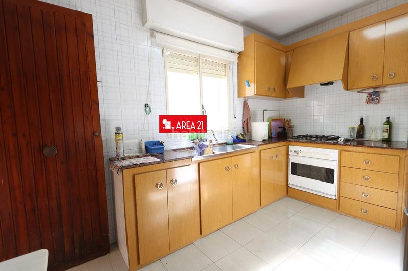 Foto d2b8ca77-cd43-47c6-8a7b-0e2895d219ea. Location chalet avec parking piscine dans Rascanya Pobla de Vallbona (la)