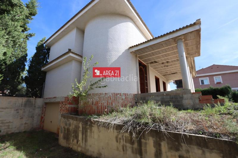 Foto d3e1d7b7-18be-4b7f-9dc0-c1ad341b7060. Chalet avec parking dans Urbanizaciones Llíria