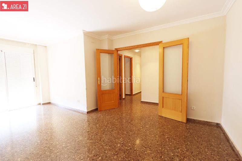 Foto e95d9c8e-f416-4fac-aa44-badc4bcd4e59. Alquiler piso  centrico con ascensor, garaje y trastero en Pobla de Vallbona (la)