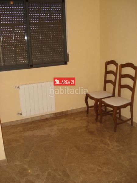 Foto c166ea2e-9ca0-4484-9b53-c89e05ed405c. Piso  esquinero en Núcleo Urbano Pobla de Vallbona (la)