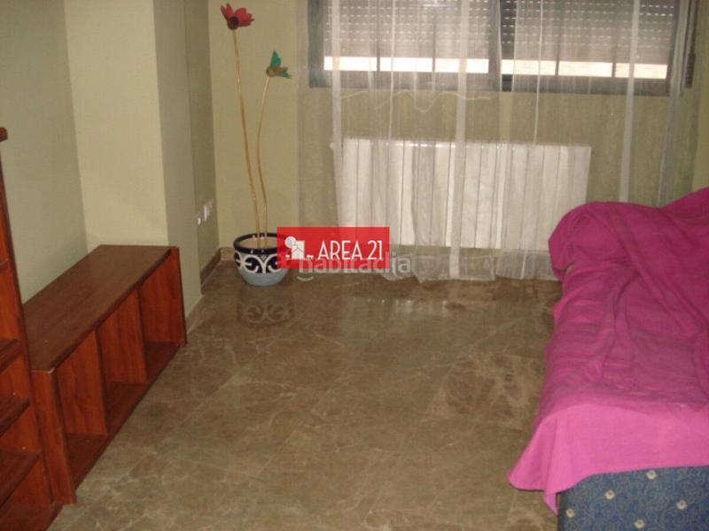 Foto d296395a-e11a-4583-b2c1-e58fb97e0fa1. Piso  esquinero en Núcleo Urbano Pobla de Vallbona (la)