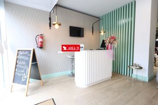 Lloguer Local Comercial a Barrio de Campanar. Local reformado, traspaso de negocio estética y belleza
