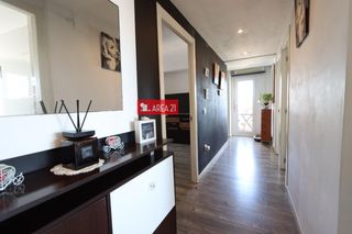 Appartamento in Núcleo Urbano. Acogedor piso reformado en la pobla de vallbona  exterior