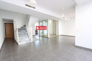 Location Maison jumelée à Núcleo Urbano. Adosado en alquiler