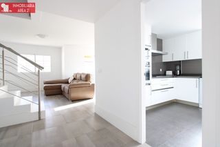 Rent Towny house in Pla dels Aljubs. Pareado en vistas a la calderona