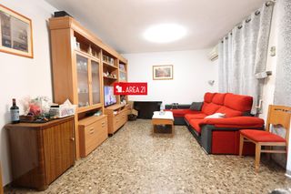 Appartement à Núcleo Urbano. Piso a la venta con trastero y parking en la pobla de vallbona