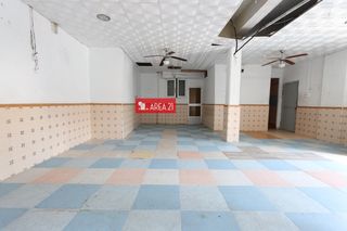Business premise in Núcleo Urbano. Local almacen en venta en la pobla de vallbona zona polideportiv