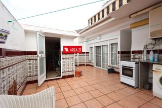 House in Núcleo Urbano. Casa de pueblo de reciente construcción con garaje