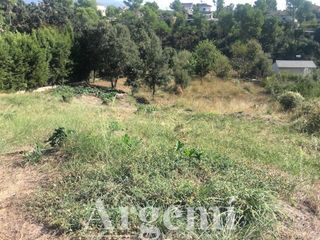Terreno residencial  Pi de les tres branques. Soleada y amplia parcela para construir