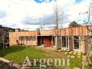 Chalet in Sant Quirze Safaja. Exclusiva casa moderna en sant quirze safaja  diseño y naturalez