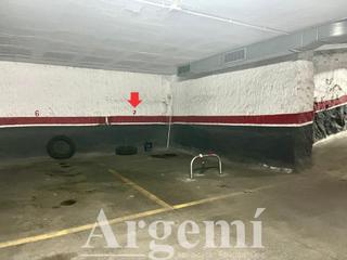 Aparcament cotxe a Palau-solità i Plegamans. Plaza de garaje en el centro de  palausolità i plegamans