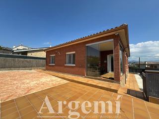 Chalet  Carrer estany banyoles. En exclusiva espectacular chalet en planta  lliçà damunt