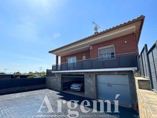 Xalet  Carrer estany banyoles. En exclusiva espectacular chalet en planta  lli damunt
