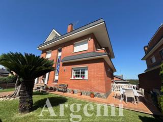 Chalet  Carrer carrer dels til·lers. Espectacular chalet en palausolità i plegamans