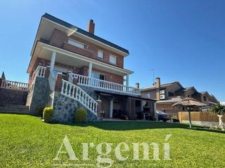 Xalet  Carrer carrer dels tillers. Espectacular chalet en palausolit i plegamans