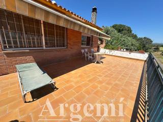 Maison à Palau-solità i Plegamans. Chalet en planta con cuadra de caballos y gran parcela en palaus