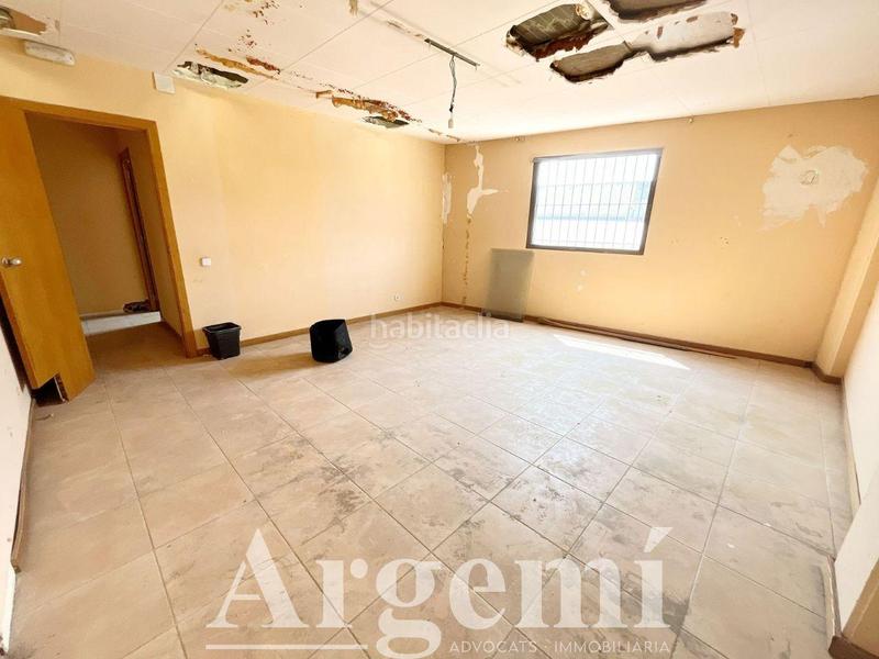 Foto a0f08df0-c814-49e4-a1d8-4e3ff5d61fc4. Alquiler nave industrial  en venta o alquiler 465m con gran potencial en Castellar del Vallès