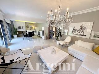 Chalet  Estany banyoles. Vivienda exclusiva con piscina y diseño minimalista, lista para