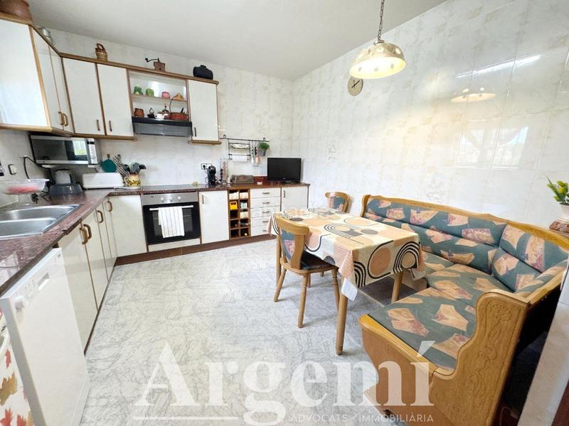 Foto fb9b85b6-4aa9-47b0-93c6-218dd1a043dc. Masia amb calefacció aparcament a Palau-solità i Plegamans