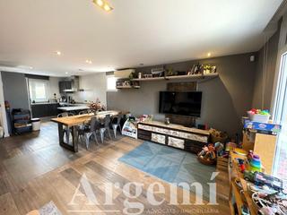 Maison jumelée à Palau-solità i Plegamans. Casa pareada en venta en palau solità i plegamans