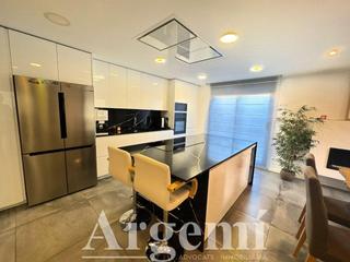 Chalet à Santa Perpètua de Mogoda. Venta chalet de alto standing en santa perpetua de la mogoda