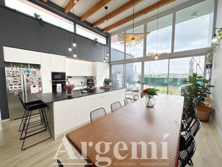 Chalet en Lliçà d´Amunt. Casa moderna e industrial en venta en lliçà damunt  espacio, dis