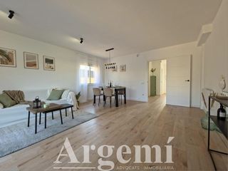 Maison à Palau-solità i Plegamans. En exclusiva casa apareada en venta totalmente reformada