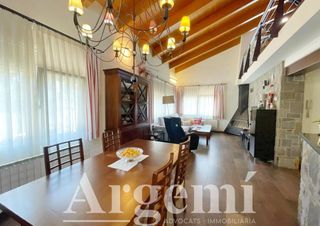 Casa in Palau-solità i Plegamans. Casa en venta perfecta para dos familias