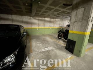 Aparcament cotxe a Palau-solità i Plegamans. Plaza de parking en palausolità i plegamans
