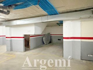 Aparcament cotxe a Palau-solità i Plegamans. Plaza de parking en palausolità i plegamans