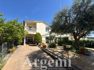 Casa a Caldes de Montbui. Venda casa unifamiliar en caldes de montbui