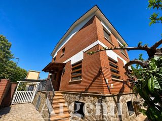 Semi detached house in Palau-solità i Plegamans. Casa adosada en venta en palau solità i plegamans en exclusiva