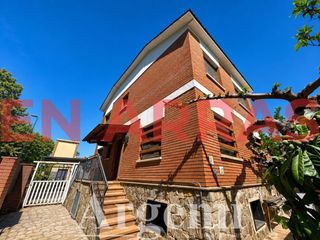 Casa a schiera in Palau-solità i Plegamans. Casa adosada en venta en palau solità i plegamans en exclusiva