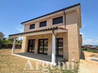 Xalet a Palau-solità i Plegamans. Casa en venta en palau solità i plegamans