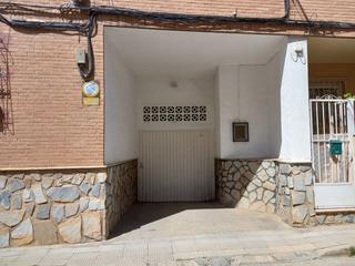 Aparcament cotxe en Los Dolores. Cochera amplia