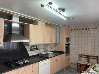 Casa adossada en Los Dolores. !!oportunidad planta baja a reformar