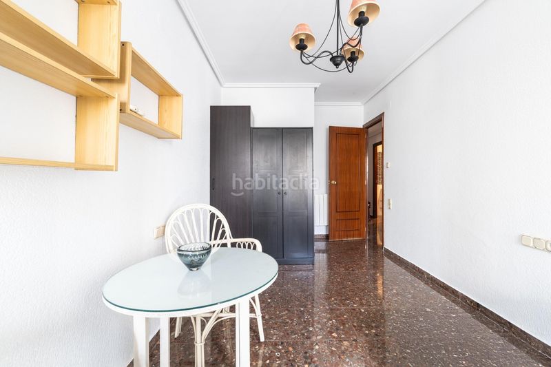 Foto cc661b1d-64cf-4a75-8288-7bfdbc2e8125. Pis amb aparcament a Russafa Valencia